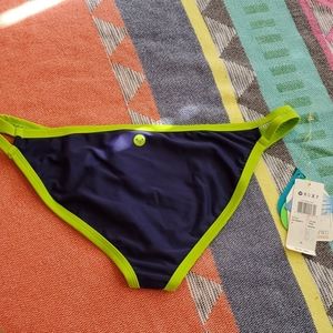New Roxy Flip Side Bikini Bottom

Size XL upf 50+